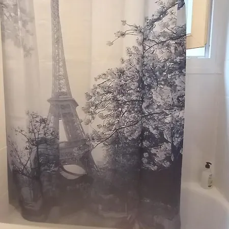 1 Arena - La Chapelle Homestay Paris